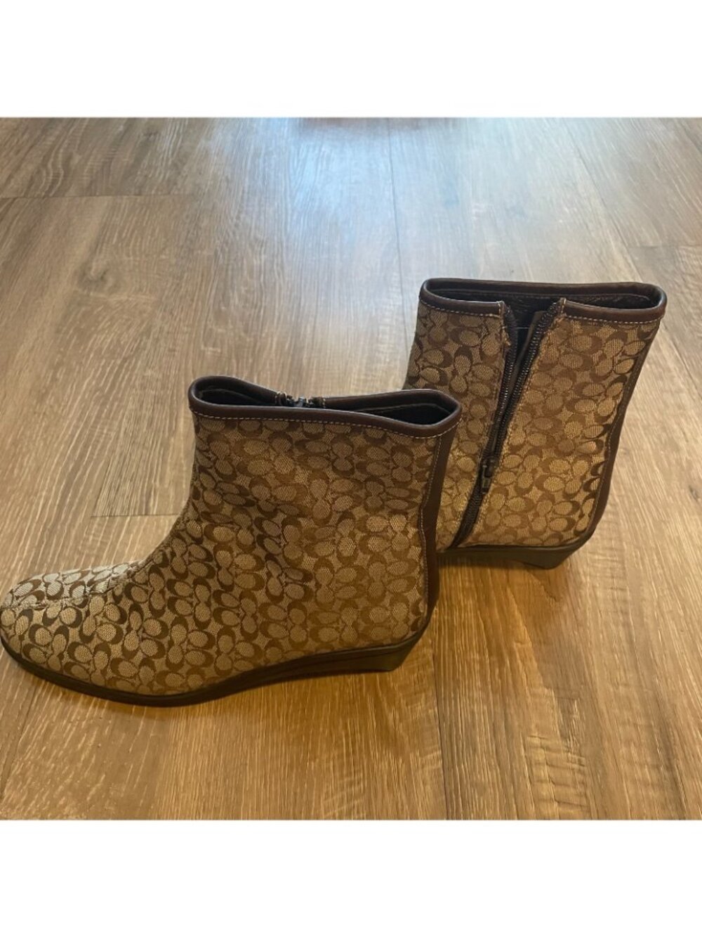 Coach Signature Sallie Boots Women's US Size 9B Khaki Brown Ankle Boot - Picture 3 of 8